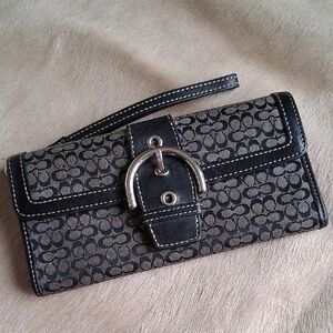 Coach Signature Wallet / Wristlet